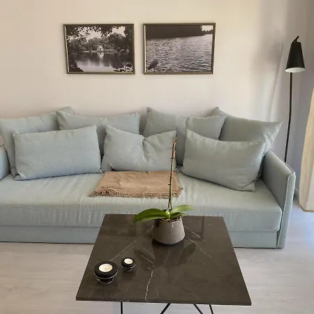 Bright Light Apartment *