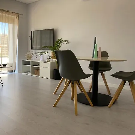 Bright Light Apartment *